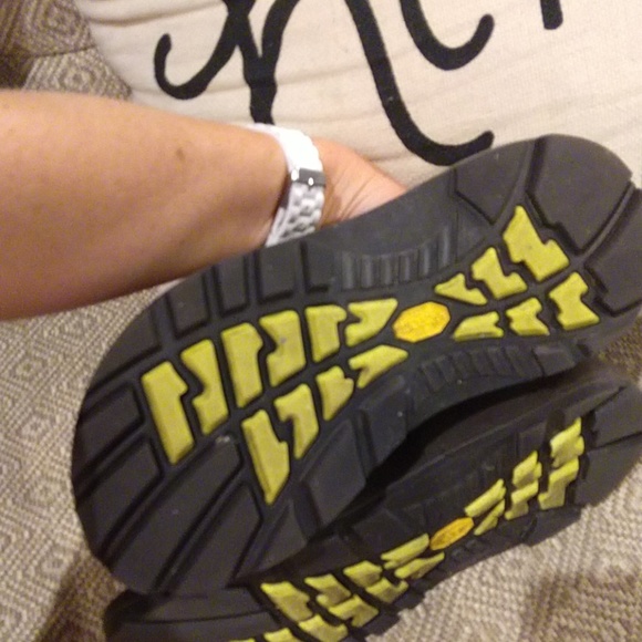 Chacos - Picture 3 of 6